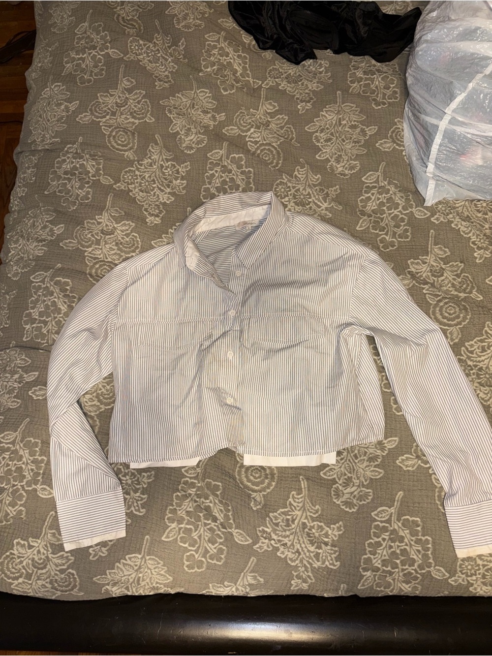 Cropped Button-Front Striped Shirt - White/Light Blue